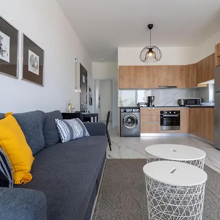 Yasou 1- Bedroom In Apartment